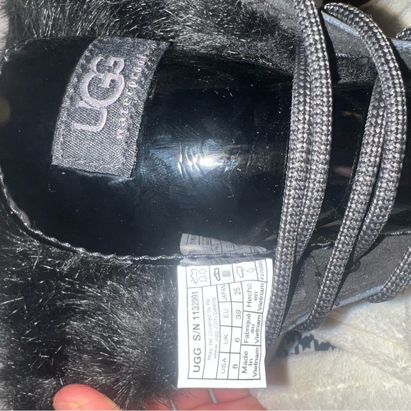 UGG Patent leather Winter boots - Picture 3 of 3